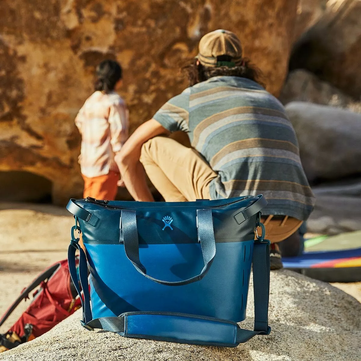 18L Day Escape Soft Cooler Tote Hydro Flask Coolers 4 18L Day Escape Soft Cooler Tote Hydro Flask Coolers - Image 2